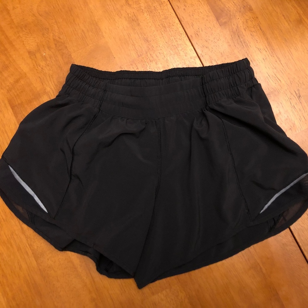 Lululemon Hotty Hot 4 inch short